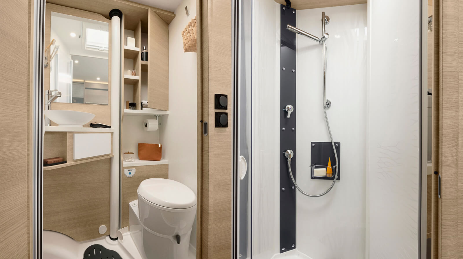 Interior photos RAPIDO Camper 854F