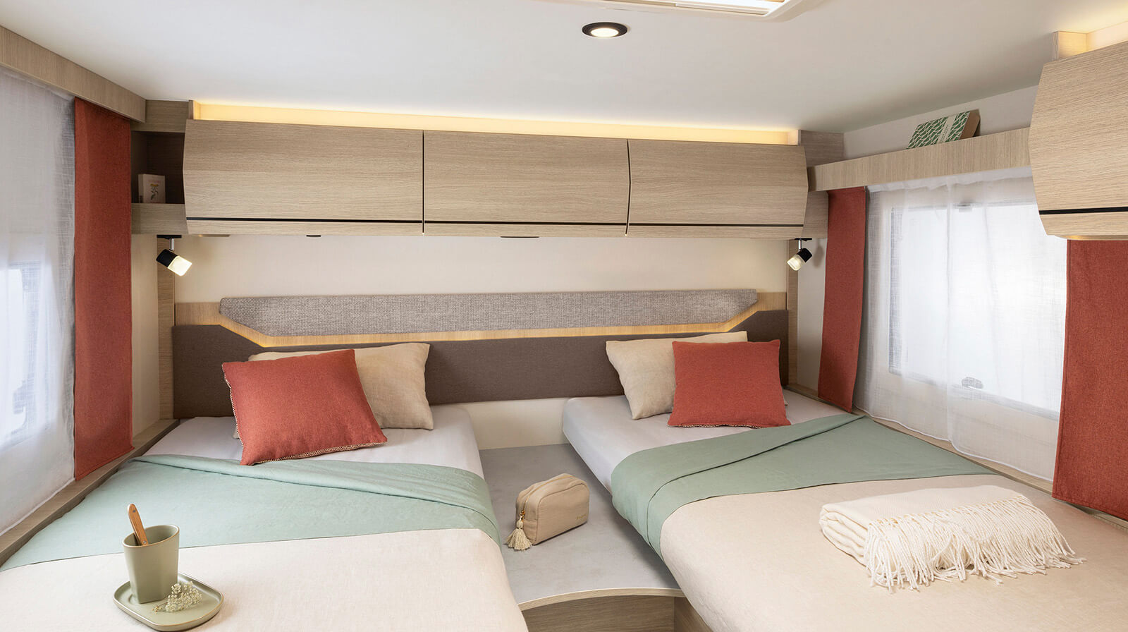 PHOTOS INTÉRIEURES RAPIDO Camping-car 666F