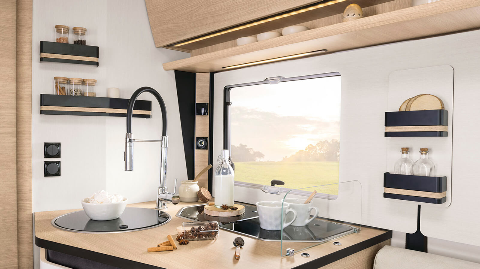 PHOTOS INTÉRIEURES RAPIDO Camping-car 8096dF